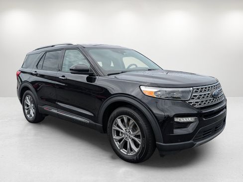 Used 2022 Ford Explorer Limited w/ Equipment Group 301A RWD image 3
