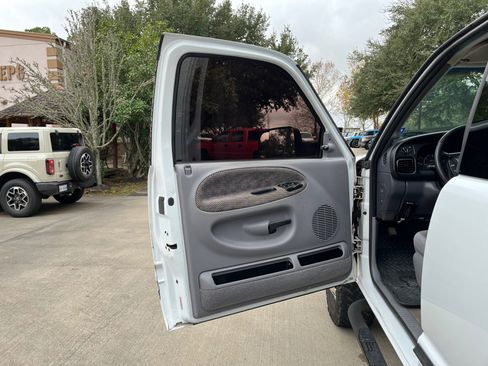 Used 2001 Dodge Ram 3500 Truck SLT image 16