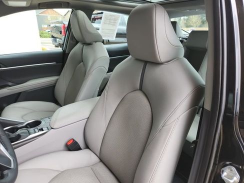 Used 2024 Toyota Camry XLE w/ Navigation Package AWD/4WD image 17
