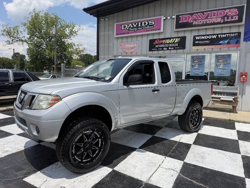 Used 2016 Nissan Frontier SV RWD image 2