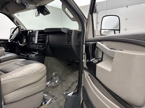 Used 2019 GMC Savana 2500 w/ Enhanced Convenience Package RWD image 21