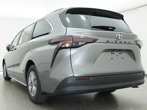 New 2026 Toyota Sienna XLE image 22