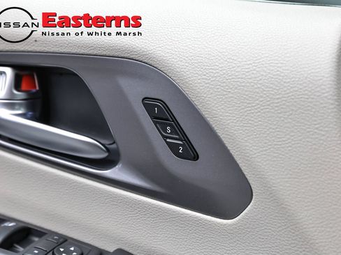 Used 2023 Chrysler Pacifica Touring-L FWD image 21