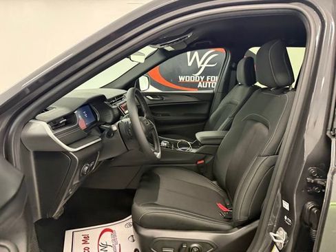 New 2026 Jeep Grand Cherokee Laredo AWD/4WD image 10