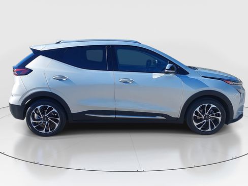 Used 2022 Chevrolet Bolt EUV Premier w/ Sun & Sound Package image 8