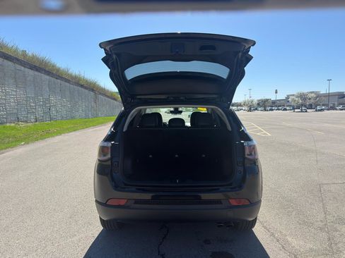 Used 2021 Jeep Compass Latitude image 40