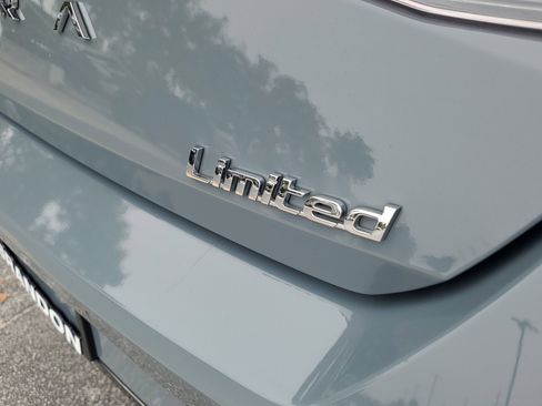 Used 2022 Hyundai Elantra Limited image 8