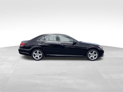 Used 2016 Mercedes-Benz E 350 Sedan w/ Keyless Go Package image 6