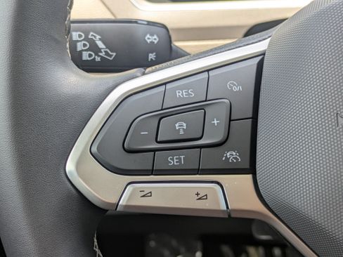 Used 2022 Volkswagen Tiguan SE FWD image 23