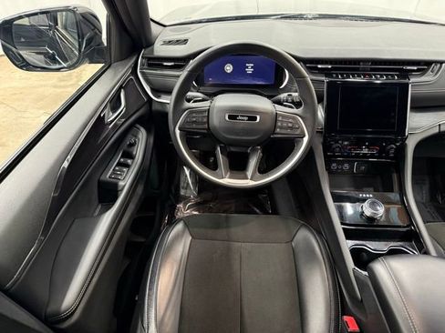 Used 2023 Jeep Grand Cherokee Altitude image 14