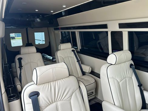 Used 2024 Mercedes-Benz Sprinter 3500 image 43