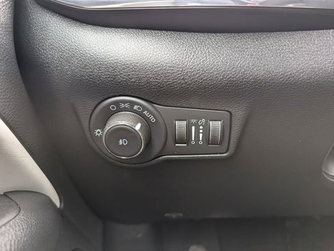 Used 2022 Jeep Compass Limited image 31