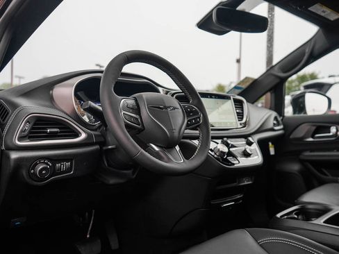 New 2026 Chrysler Pacifica Select image 20