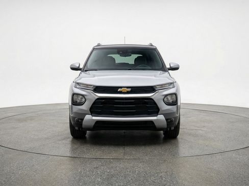 Used 2025 Chevrolet TrailBlazer LT image 2