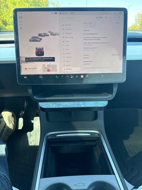 Used 2024 Tesla Model Y Long Range AWD/4WD image 1
