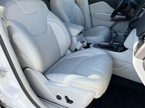 Used 2021 Jeep Cherokee Latitude Lux w/ Comfort/Convenience Group image 36