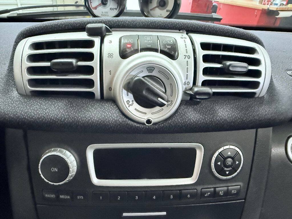 Used 2015 smart fortwo electric drive RWD image 22
