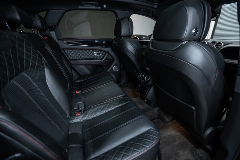 Used 2017 Bentley Bentayga AWD/4WD image 31