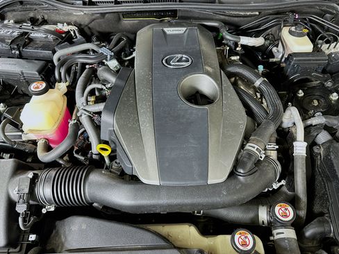 Used 2018 Lexus IS 300 w/ Comfort Package RWD image 33