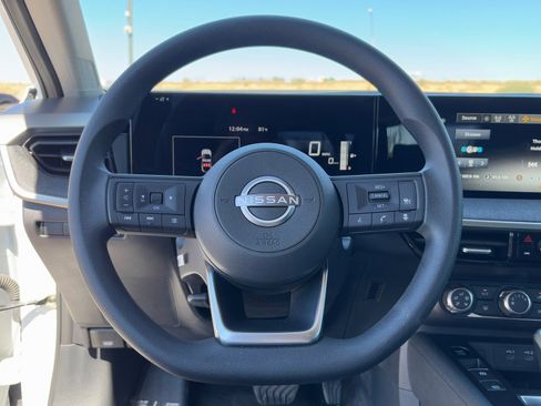 Certified 2025 Nissan Kicks SV image 18