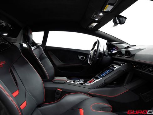 Used 2021 Lamborghini Huracan EVO RWD image 36