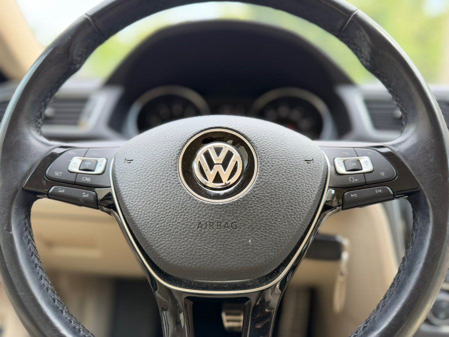 Used 2018 Volkswagen Passat 2.0T R-Line FWD image 22