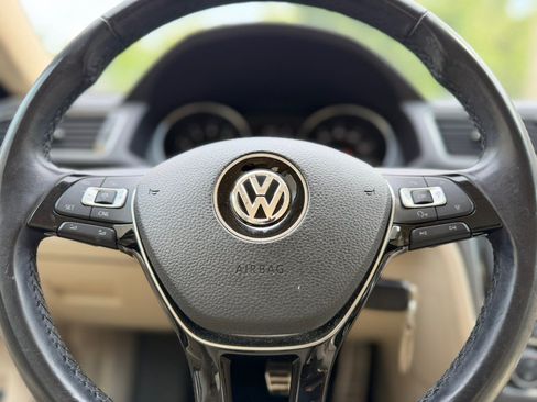 Used 2018 Volkswagen Passat 2.0T R-Line FWD image 22