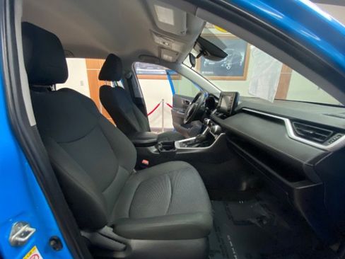 Used 2019 Toyota RAV4 LE image 15