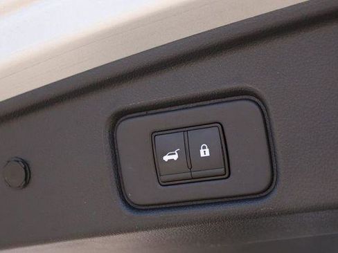 Used 2025 Nissan Pathfinder SV AWD/4WD image 8