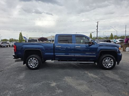 Used 2017 GMC Sierra 2500 Denali w/ Duramax Plus Package image 4