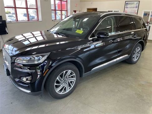 Used 2023 Lincoln Aviator AWD image 3