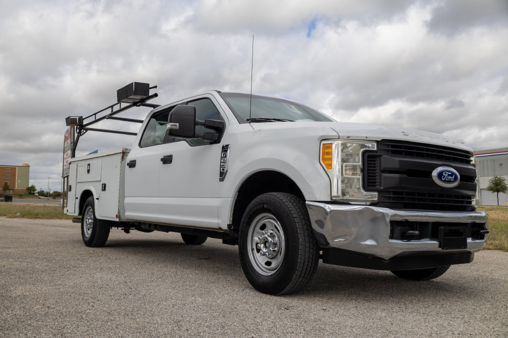 Used 2017 Ford F250 XL w/ Power Equipment Group RWD image 1