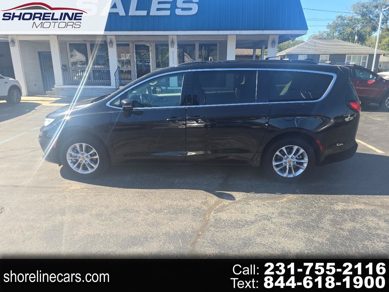 Used 2021 Chrysler Pacifica Touring w/ Cold Weather Group AWD/4WD image 1