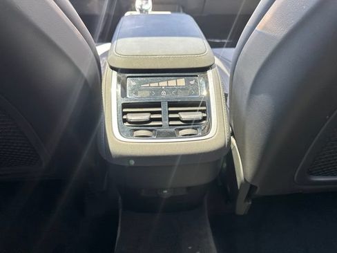 Certified 2025 Volvo XC90 B6 Plus AWD/4WD image 17