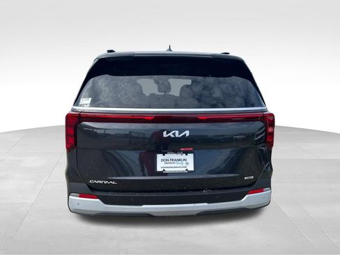New 2026 Kia Carnival EX FWD image 4