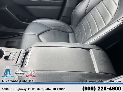 Used 2022 Toyota Highlander XLE image 20