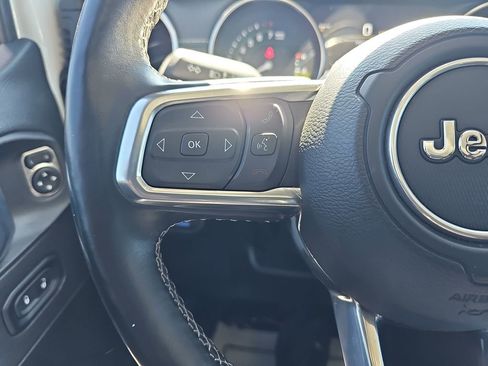 Used 2022 Jeep Wrangler Unlimited Sahara w/ Cold Weather Group AWD/4WD image 17