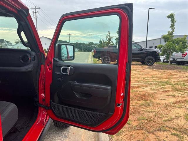 Certified 2025 Jeep Wrangler Unlimited Rubicon w/ Convenience Group AWD/4WD image 44