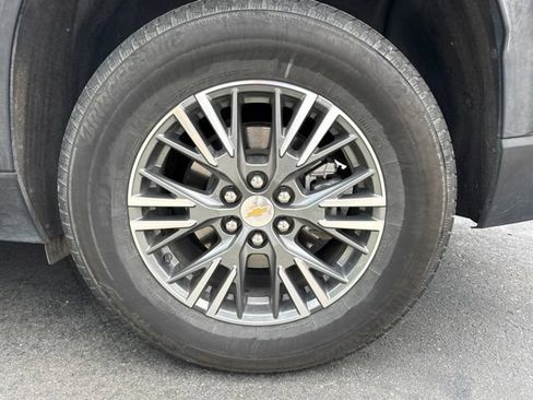 Used 2025 Chevrolet Traverse LT AWD/4WD image 12