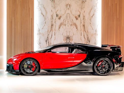 Used 2022 Bugatti Chiron Pur Sport image 3