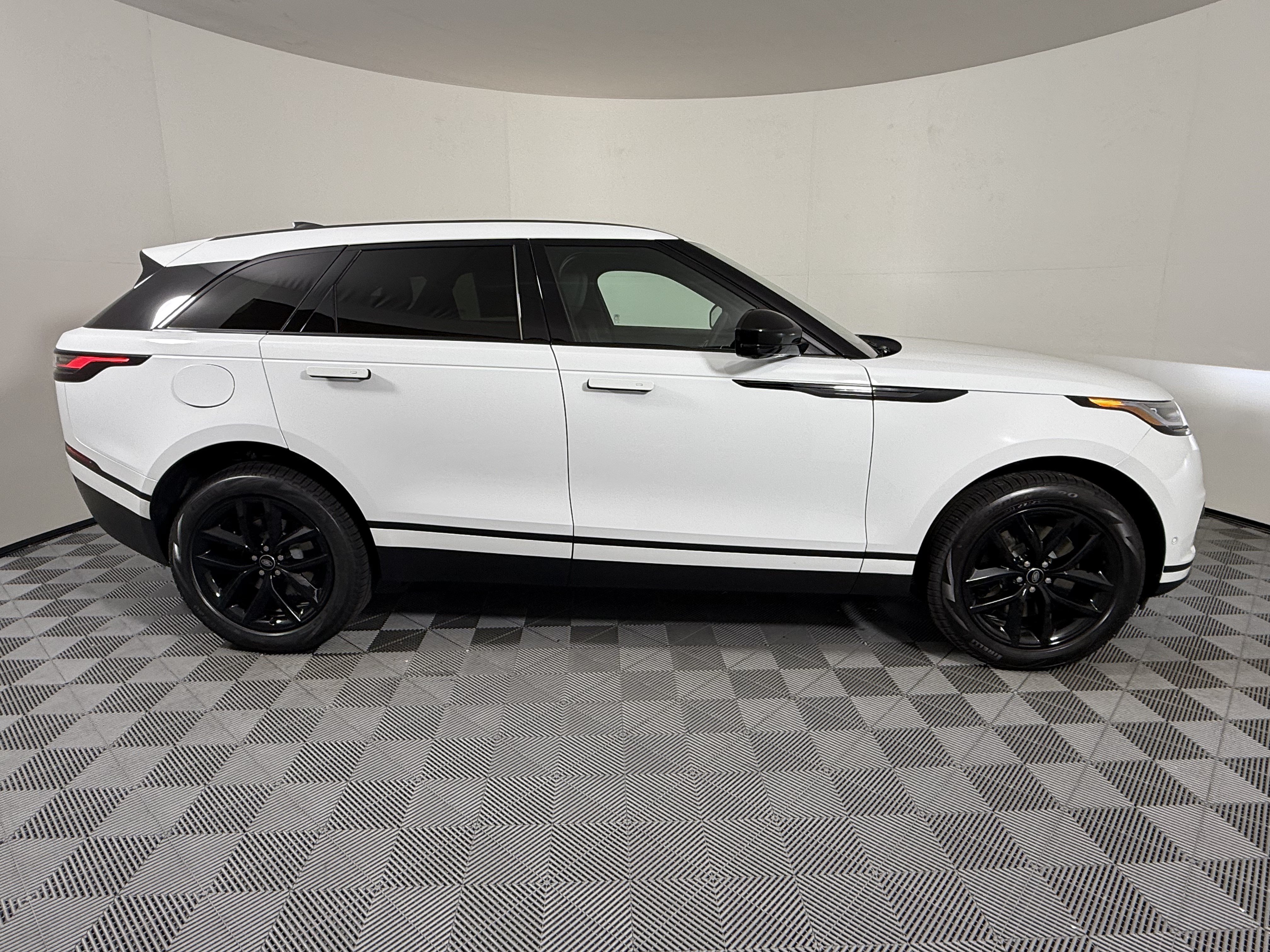 New 2026 Land Rover Range Rover Velar S AWD/4WD image 8