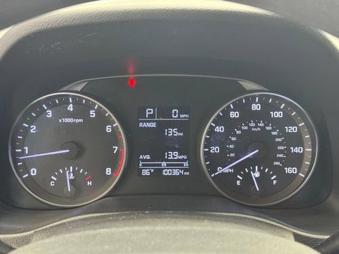 Used 2017 Hyundai Elantra SE FWD image 2
