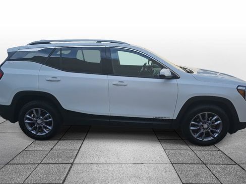 Used 2024 GMC Terrain SLT image 4