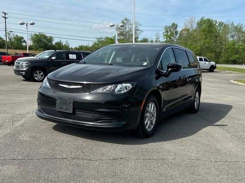 Used 2023 Chrysler Voyager LX FWD image 8