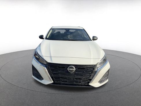 Used 2025 Nissan Altima 2.5 SV image 2