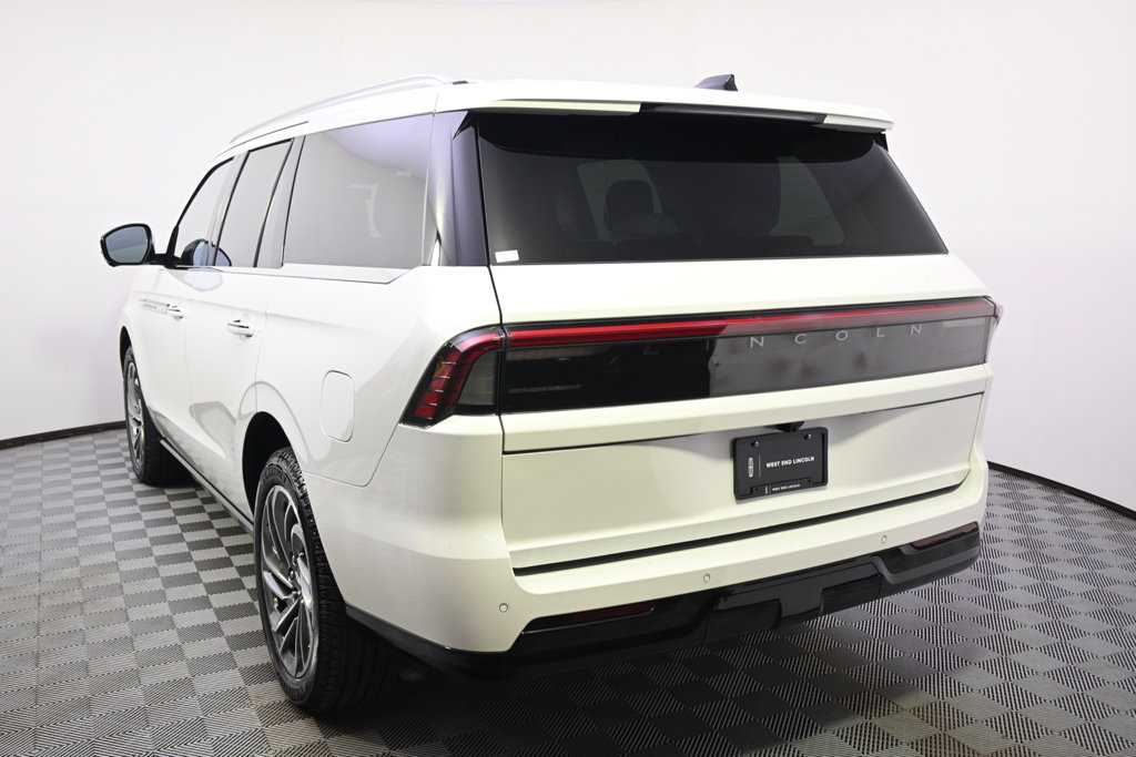 New 2026 Lincoln Navigator Reserve AWD/4WD image 4
