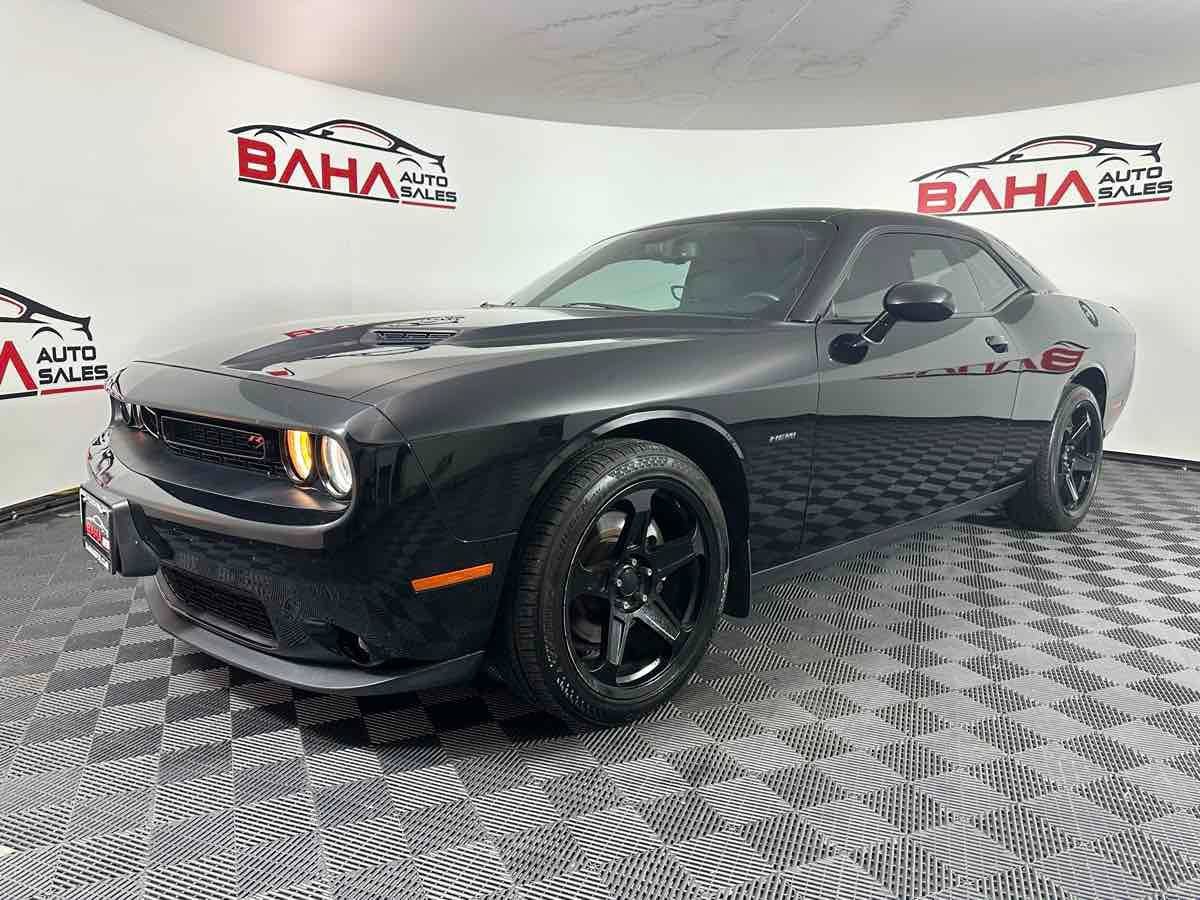 Used 2017 Dodge Challenger R/T RWD image 3