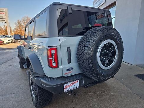 Used 2023 Ford Bronco Badlands w/ Sasquatch Package image 8