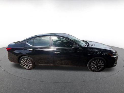 Used 2025 Nissan Altima 2.5 SV FWD image 16