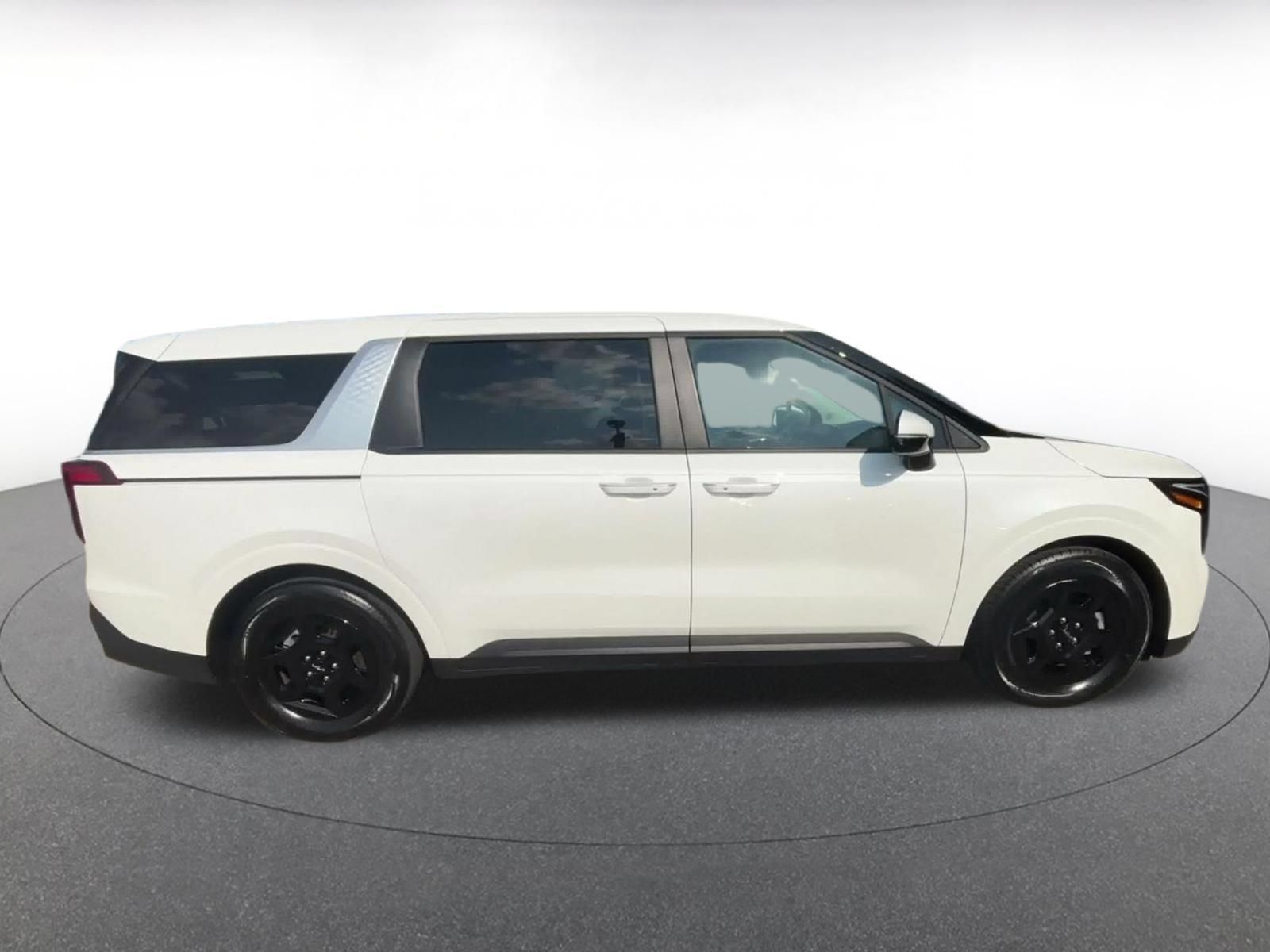 Used 2026 Kia Carnival FWD image 15